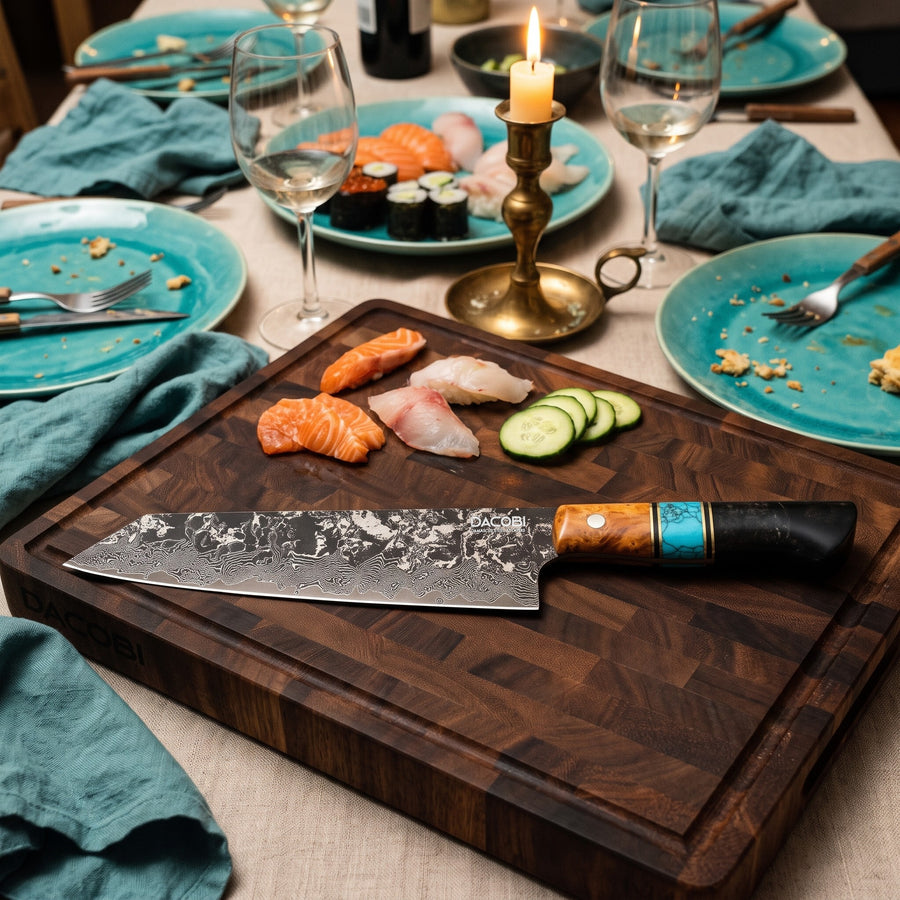 Kiritsuke Regal pe tocător, pe masa de după cina cu sushi