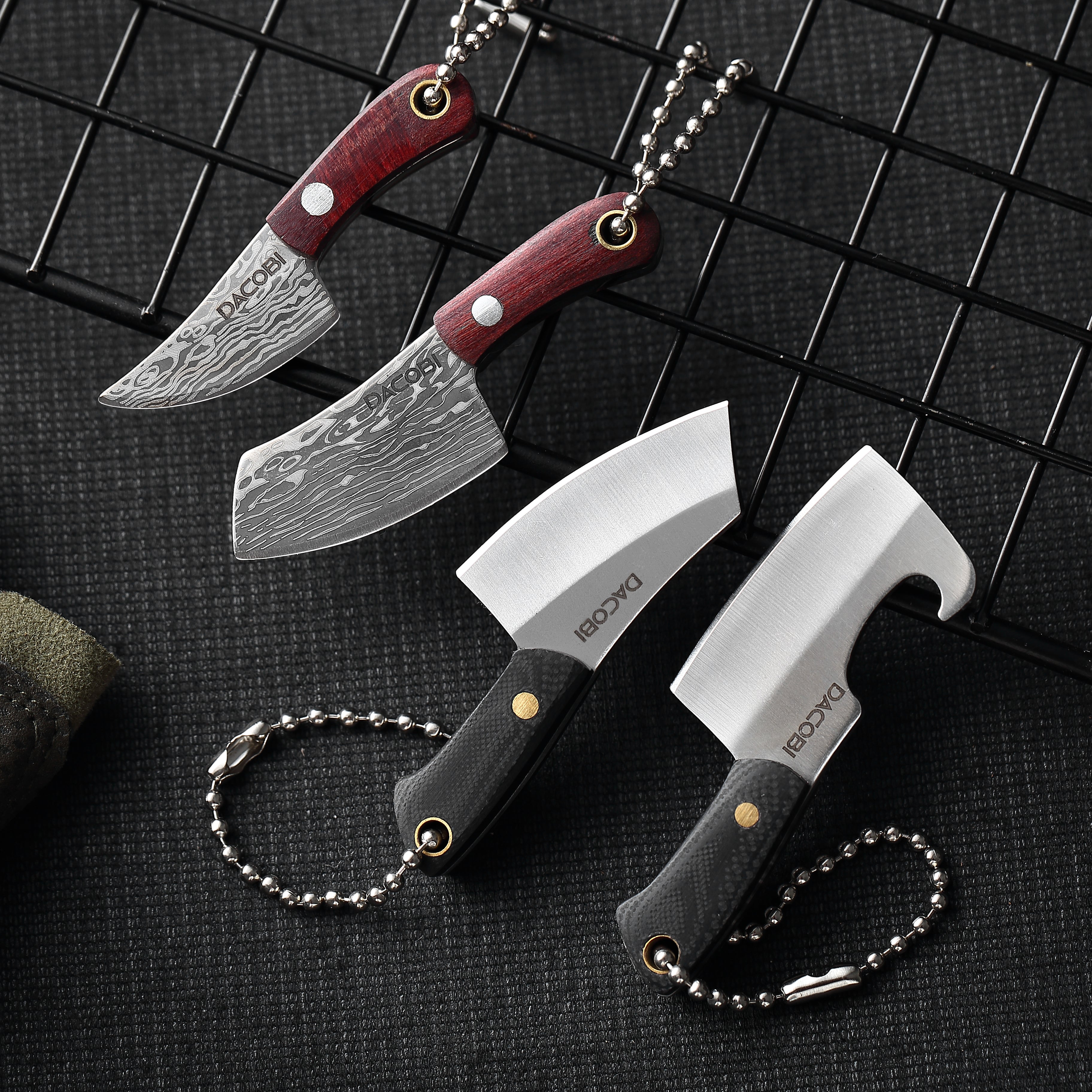 Breloc pentru pasionații de gătit, mini-cuțit, teacă piele ecologică, 5.5 cm - DACOBI.ro