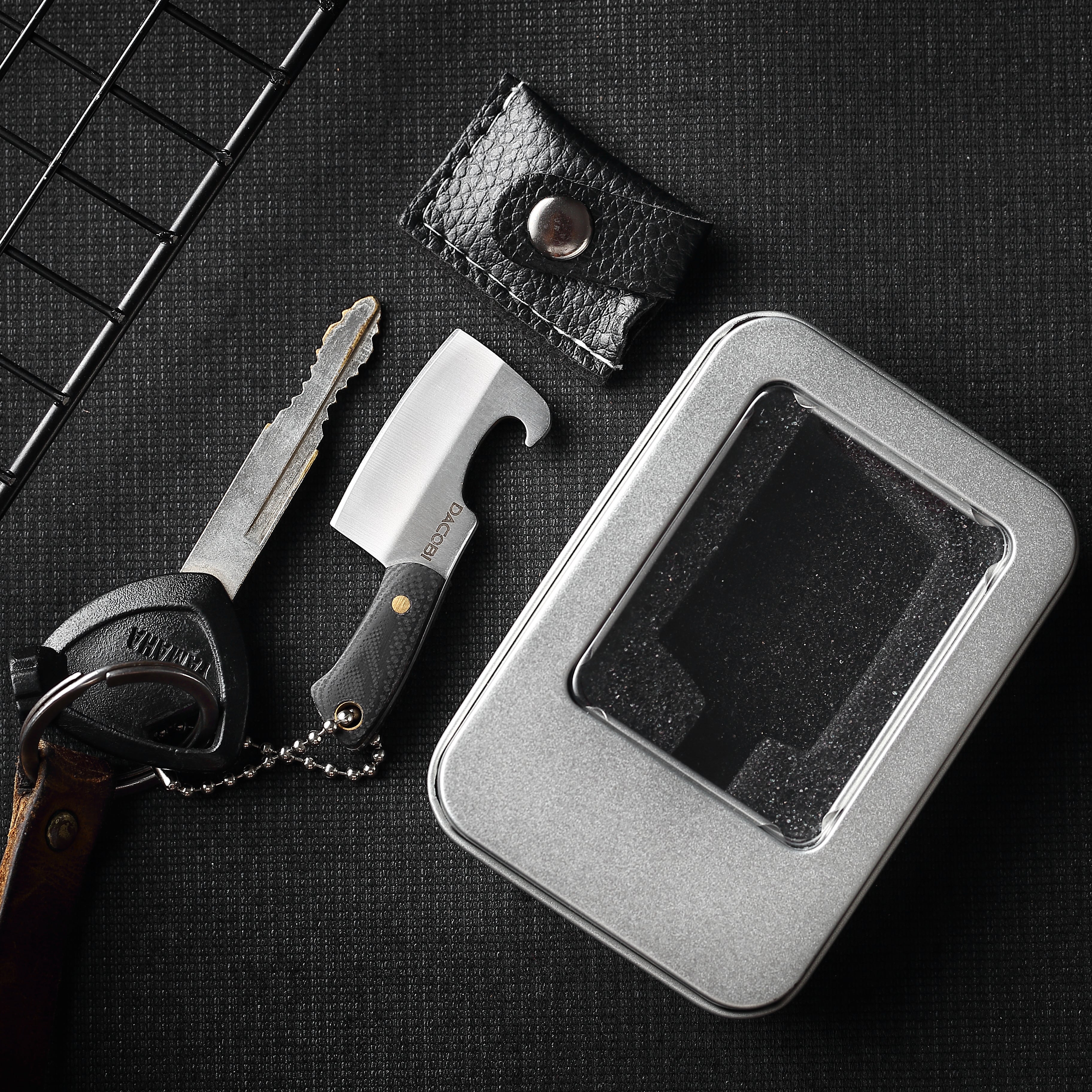 Breloc pentru pasionații de gătit, mini-cuțit, teacă piele ecologică, 5.5 cm - DACOBI.ro